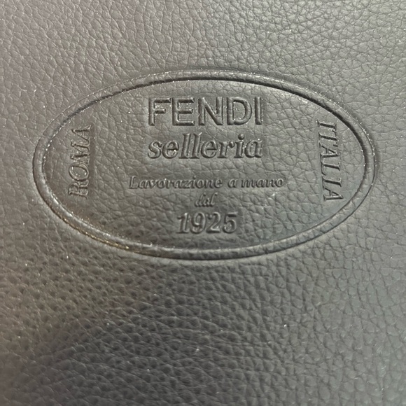 Authenti Fendi - Picture 2 of 5